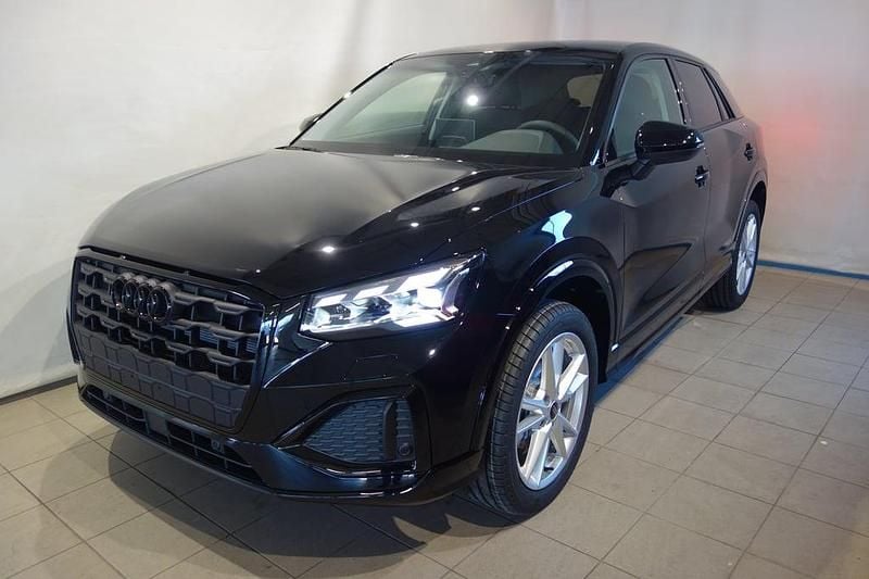 Neu Audi Q2 Admired 115 PS (84 kW) 2026 Schwarz  normal SUV