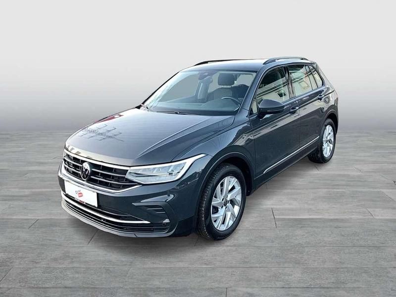 Gebraucht VW Tiguan Life 150 PS (110 kW) 2022 Dunkelgrau  normal SUV