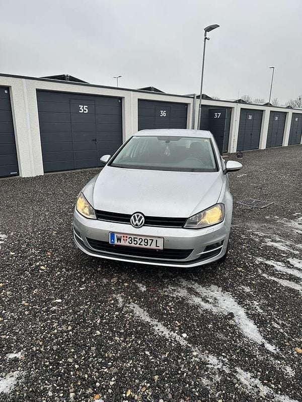 Gebraucht VW Golf VII LOUNGE 110 PS (80 kW) 2015 Limousine