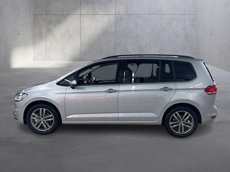 Neu VW Touran 150 PS (110 kW) 2025 Silber  metallic Van / Kleinbus