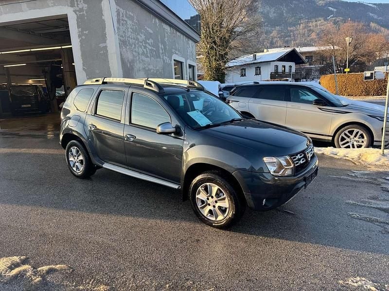 Grau Gebraucht 2015 Dacia Duster Lauréate SUV | € 10.900 (Guter Preis) - Bild 1/4