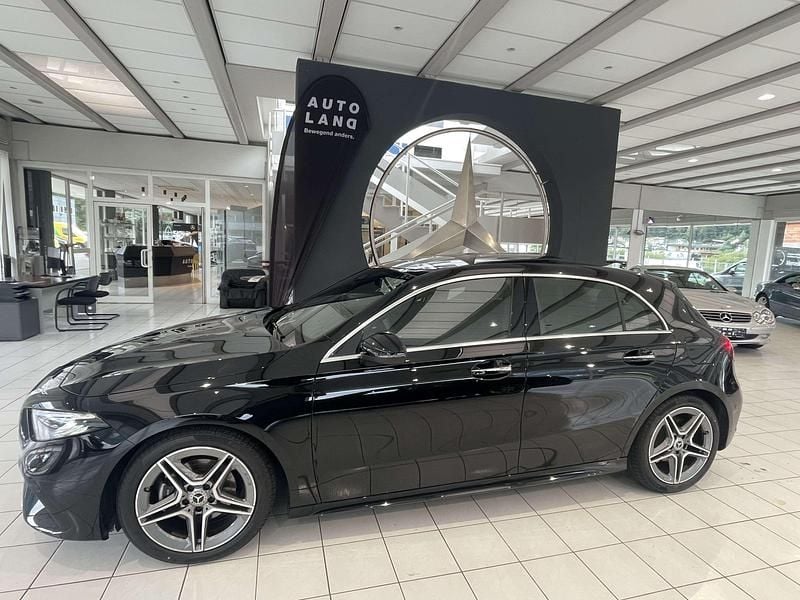Gebraucht Mercedes A200 AMG line 163 PS (119 kW) 2024 Schwarz Limousine