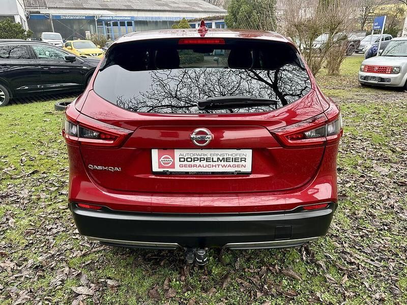 Gebraucht Nissan Qashqai N-Connecta 116 PS (85 kW) 2018 Rot SUV