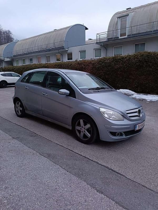 Gebraucht Mercedes 180 109 PS (80 kW) 2006 Limousine