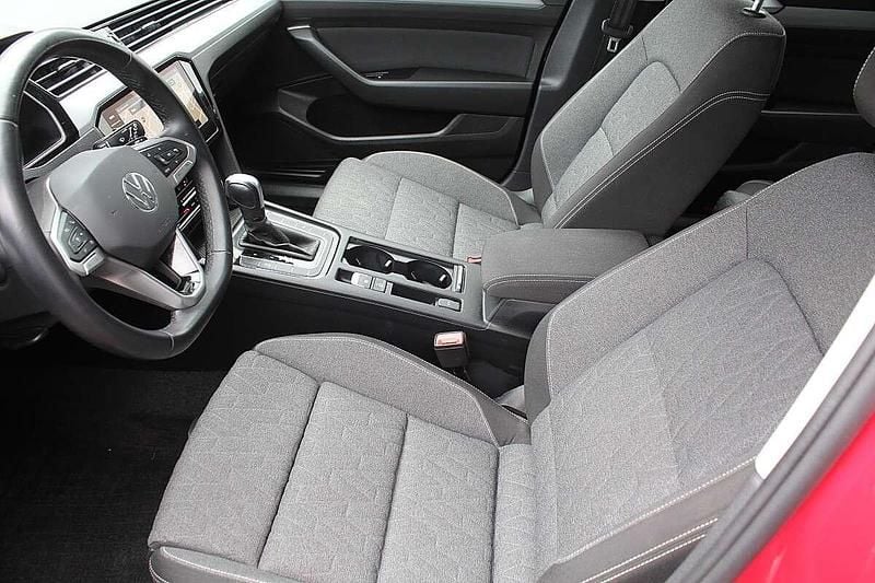 Gebraucht VW Passat Business 122 PS (89 kW) 2023 Rot Kombi
