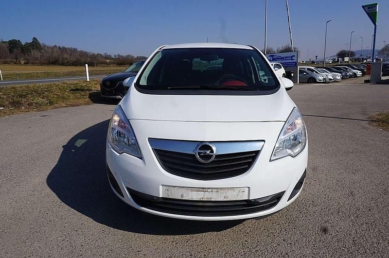 Weiß Gebraucht 2010 Opel Meriva Edition Van / Kleinbus | € 3.490 (Etwas zu teuer) - Bild 1/4