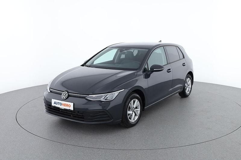 Gebraucht VW Golf VIII Life 110 PS (80 kW) 2024 Grau Limousine