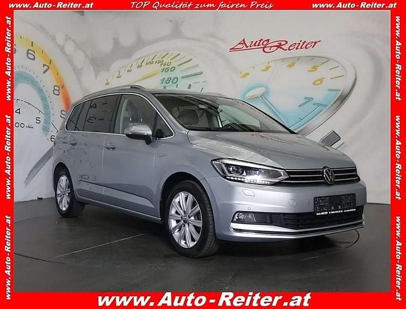 Gebraucht VW Touran Highline 150 PS (110 kW) 2024 Oyster silver metallic Van / Kleinbus