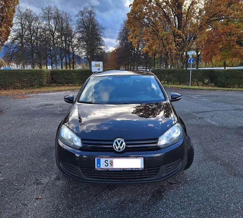 Schwarz Gebraucht 2011 VW Golf VI Trendline Kleinwagen | € 3.600 (Fairer Preis) - Bild 1/4