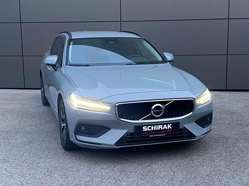 Gebraucht Volvo V60 Core 197 PS (144 kW) 2025 Grau Kombi