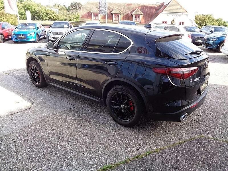 Gebraucht Alfa Romeo Stelvio Lusso 209 PS (153 kW) 2018 Schwarz SUV