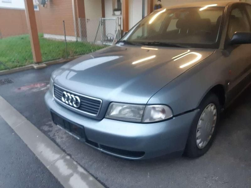 Gebraucht Audi A4 90 PS (66 kW) 1996 Grau Limousine