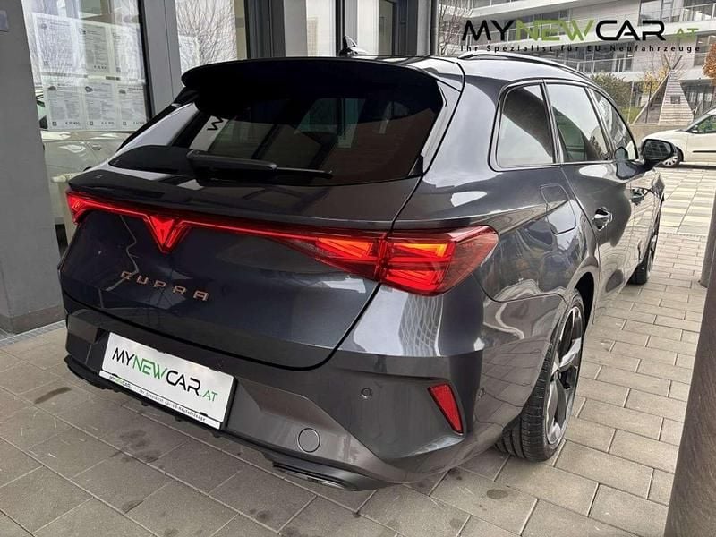 Neu Cupra Leon 150 PS (110 kW) 2025 Grau Kombi