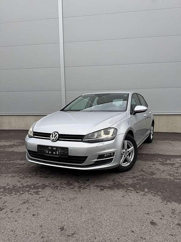Grau Gebraucht 2017 VW Golf Limousine | € 12.990 (Guter Preis) - Bild 1/4