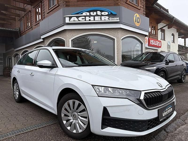 Weiß Gebraucht 2025 Skoda Octavia Essence Kombi | € 27.390 (Superpreis) - Bild 1/4