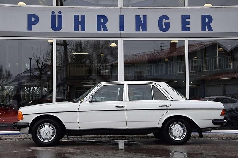 Weiß Gebraucht 1980 Mercedes 200 Limousine | € 29.900 - Bild 1/4