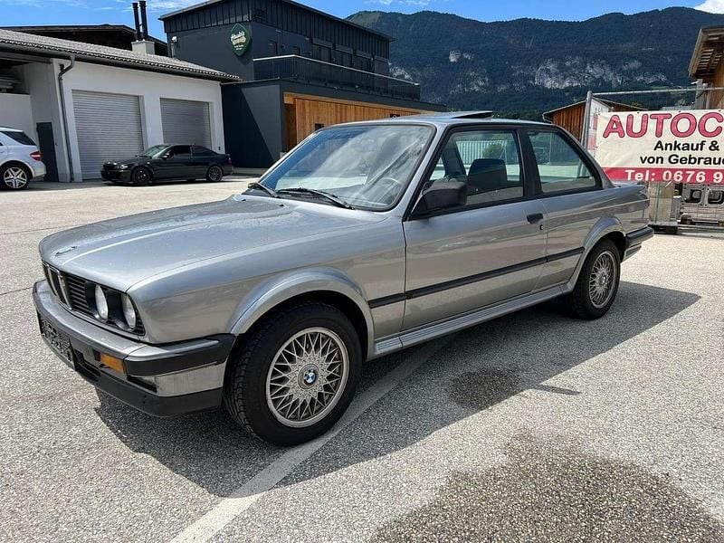Gebraucht BMW 325 170 PS (125 kW) 1987 Silber Coupé