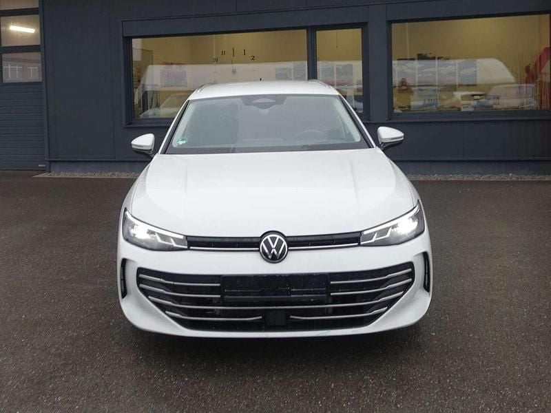Weiß Gebraucht 2025 VW Passat Kombi | € 34.990 (Superpreis) - Bild 1/4