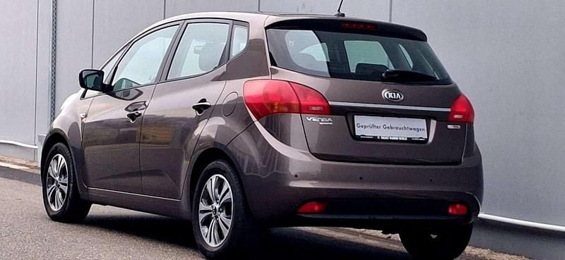 Gebraucht Kia Venga Silver 90 PS (66 kW) 2017 Braun Kleinwagen
