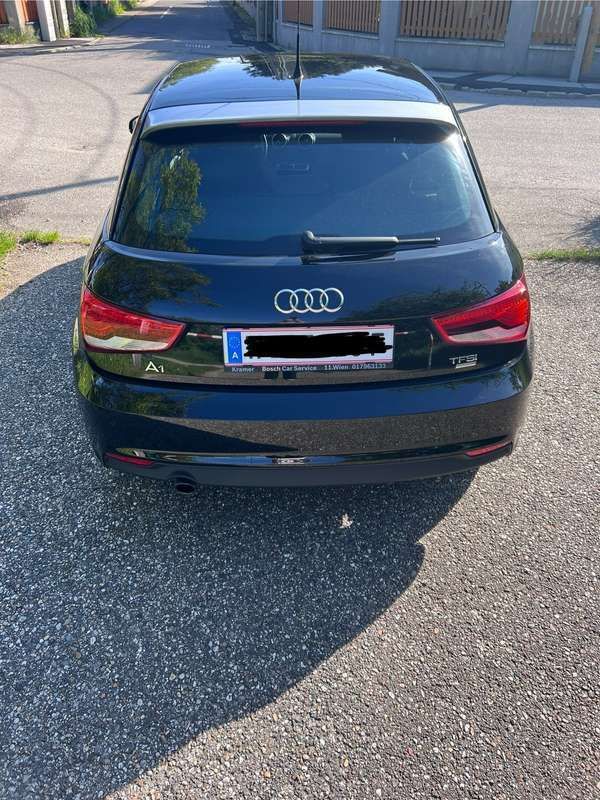 Schwarz Gebraucht 2018 Audi A1 Sportback Kleinwagen | € 11.000 - Bild 1/4