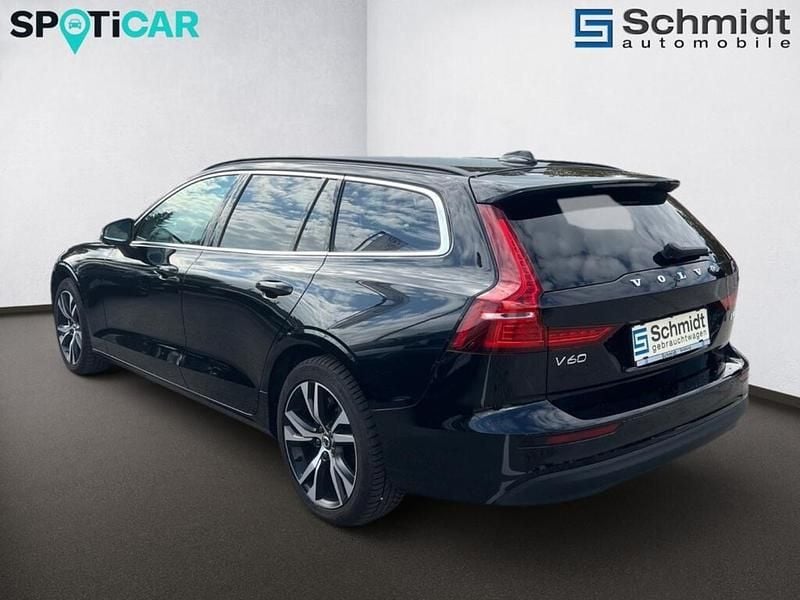 Gebraucht Volvo V60 Core 197 PS (144 kW) 2025 Schwarz Kombi