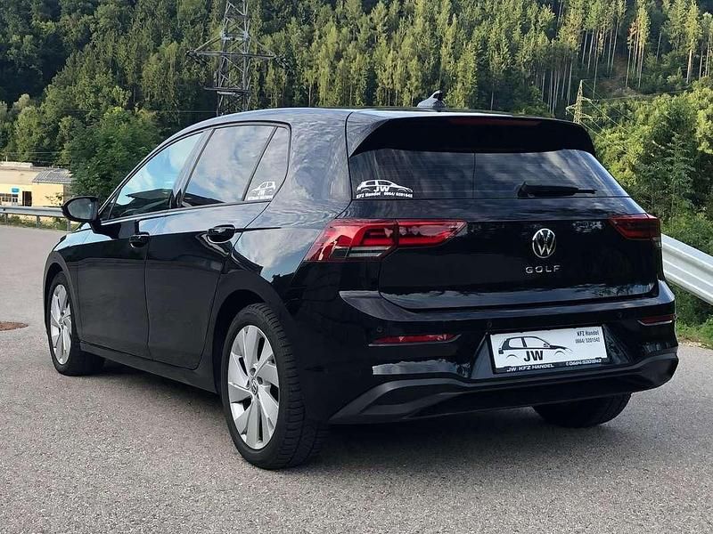 Gebraucht VW Golf VIII 90 PS (66 kW) 2021 Schwarz Limousine