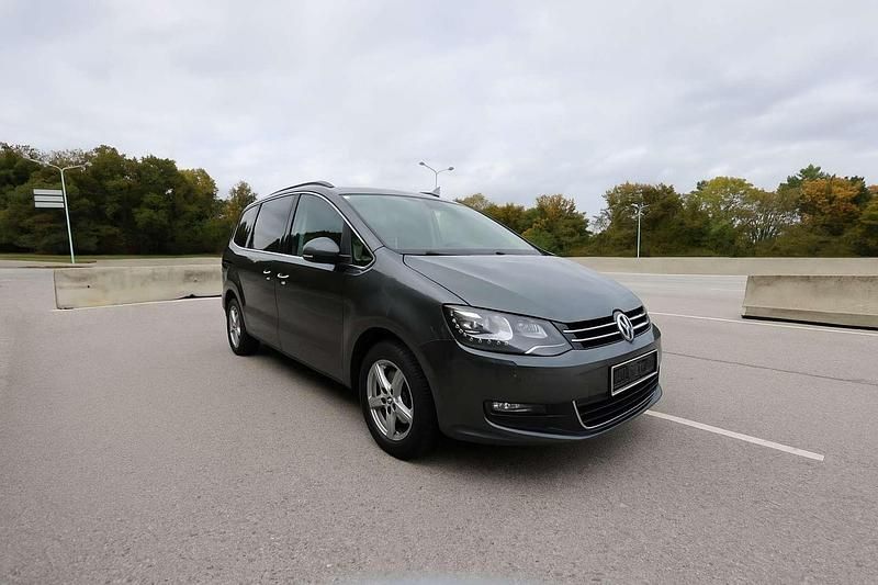 Grau Gebraucht 2016 VW Sharan Business Van / Kleinbus | € 17.900 (Etwas zu teuer) - Bild 1/4