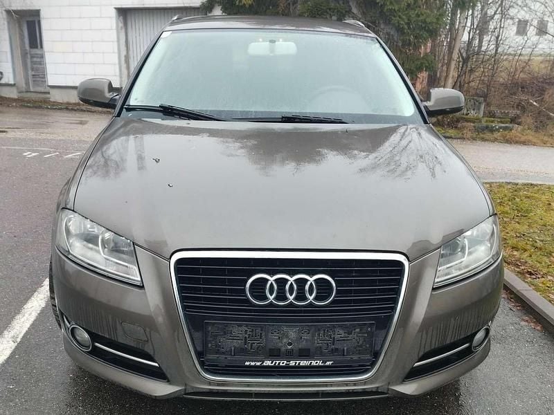 Grau Gebraucht 2010 Audi A3 Attraction Limousine | € 4.500 (Superpreis) - Bild 1/4