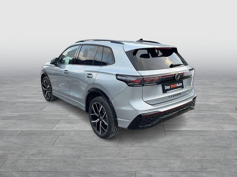 Gebraucht VW Tiguan Sport 193 PS (141 kW) 2025 Silber  metallic SUV