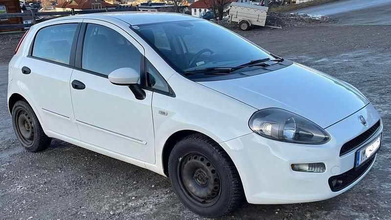 Gebraucht Fiat Punto Dynamic 86 PS (63 kW) 2014 Weiß Kleinwagen