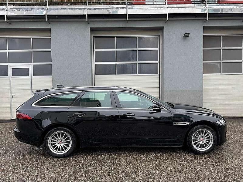 Gebraucht Jaguar XF Sportbrake 163 PS (119 kW) 2019 Schwarz Kombi