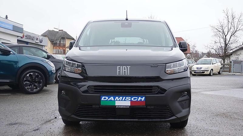 Neu Fiat Doblò 131 PS (96 kW) 2025 Schwarz Van / Kleinbus