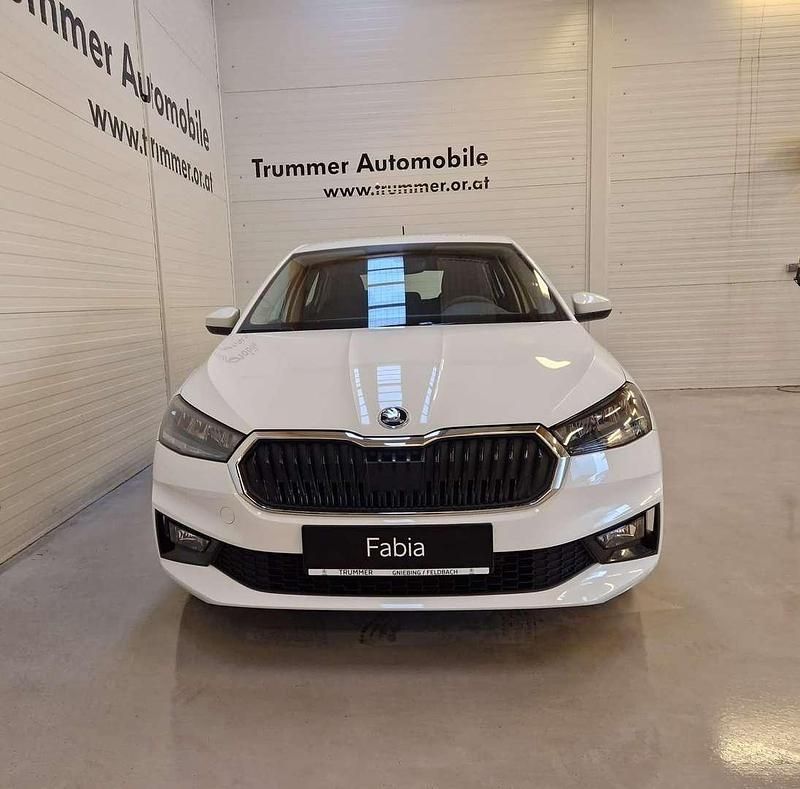 Neu Skoda Fabia Essence 80 PS (58 kW) 2025 Weiß Kleinwagen