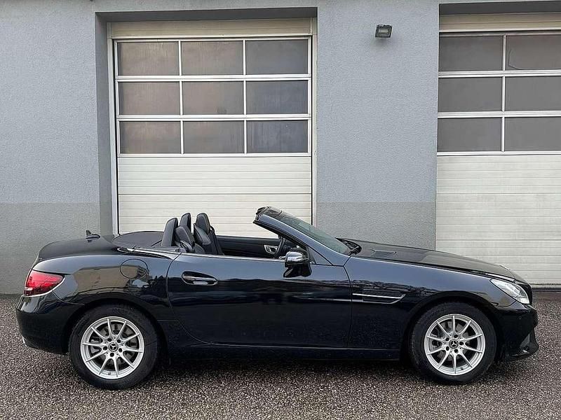 Gebraucht Mercedes SLC180 156 PS (114 kW) 2019 Schwarz Cabrio