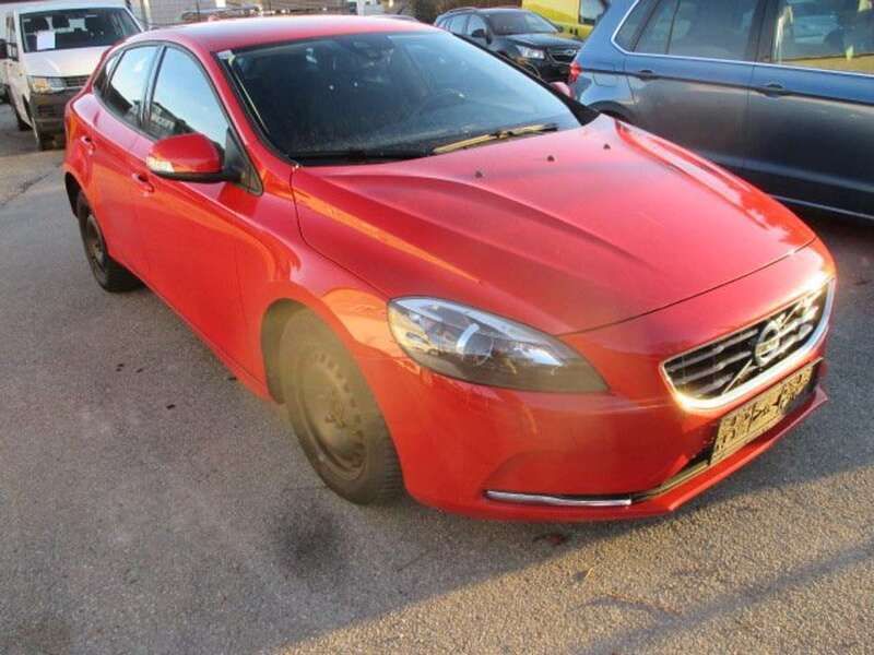 Gebraucht 2016 Volvo V40 2 Diesel 120 Cars hp 8 000 3244 gebraucht-2016-volvo-v40-2-diesel-120-cars-hp-8-000-3244