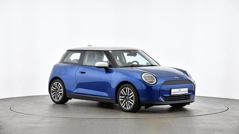 Blazing blue Gebraucht 2023 Mini Cooper Kleinwagen | € 28.404 (Guter Preis) - Bild 1/1