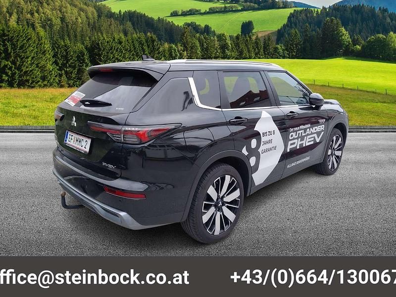 Gebraucht Mitsubishi Outlander Intense 136 PS (100 kW) 2025 Schwarz SUV