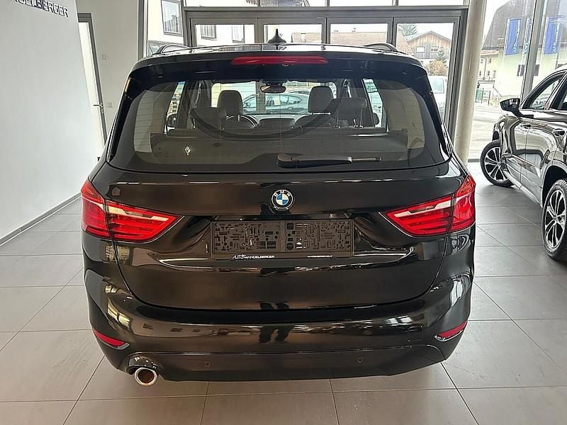 Gebraucht BMW 216 Gran Tourer Sport Line 109 PS (80 kW) 2019 Saphirschwarz Van / Kleinbus