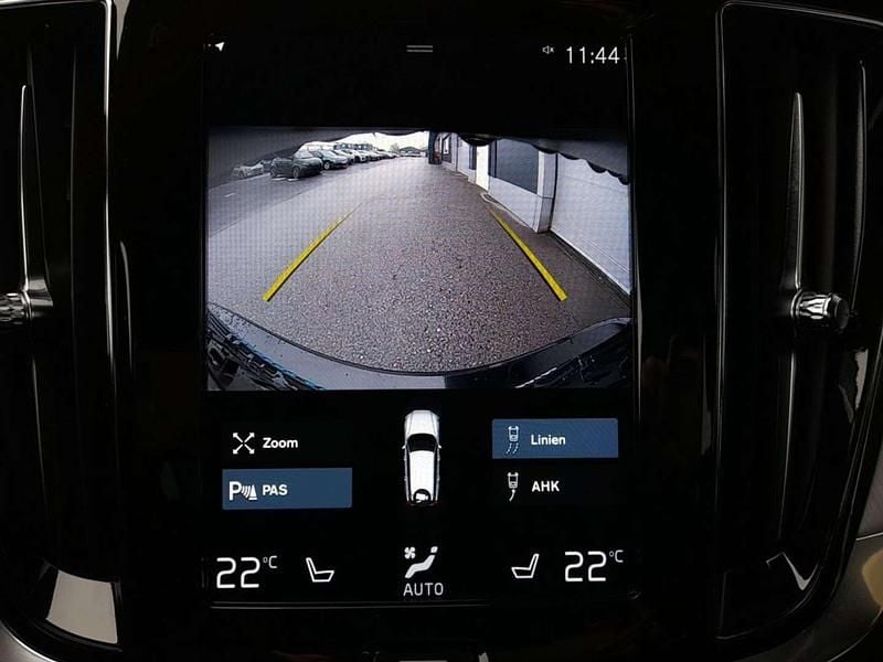 Gebraucht Volvo V60 Momentum 197 PS (144 kW) 2021 Schwarz metallic Kombi