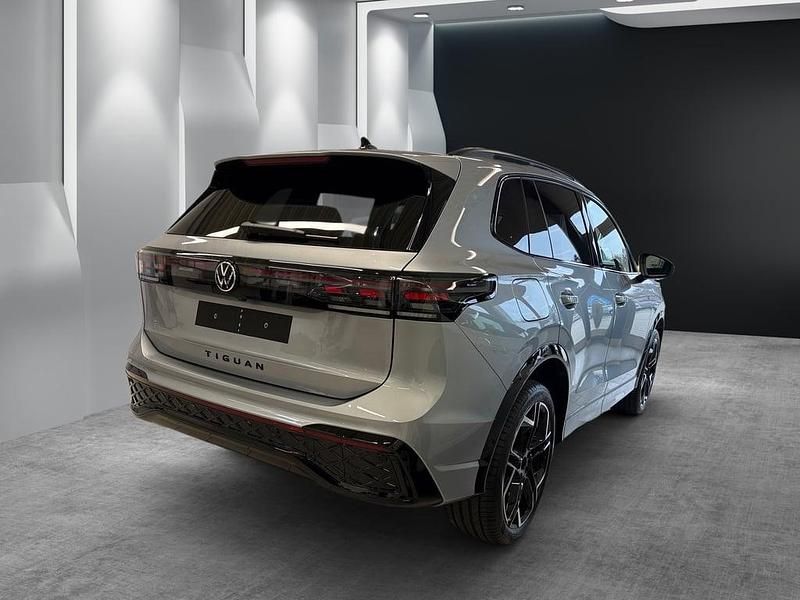 Neu VW Tiguan Sport 204 PS (150 kW) 2025 Silber  metallic SUV