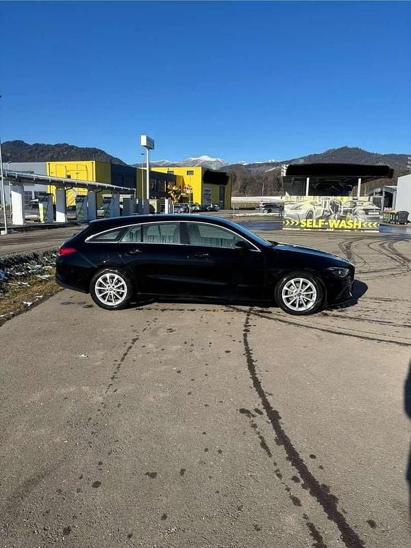 Gebraucht Mercedes CLA180 Shooting Brake 116 PS (85 kW) 2021 Schwarz Kombi