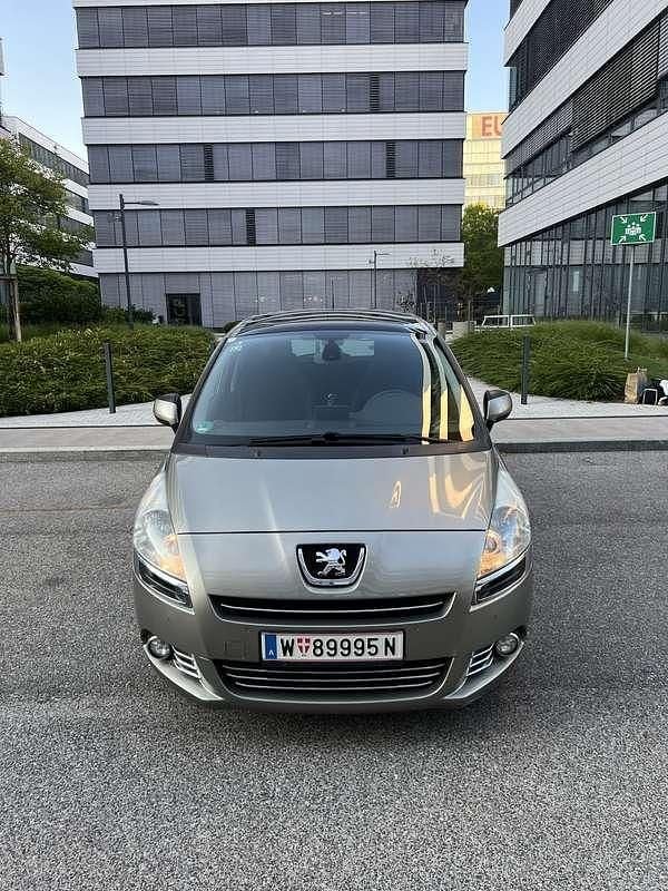 Gebraucht Peugeot 5008 Active 114 PS (83 kW) 2013 Silber Van / Kleinbus