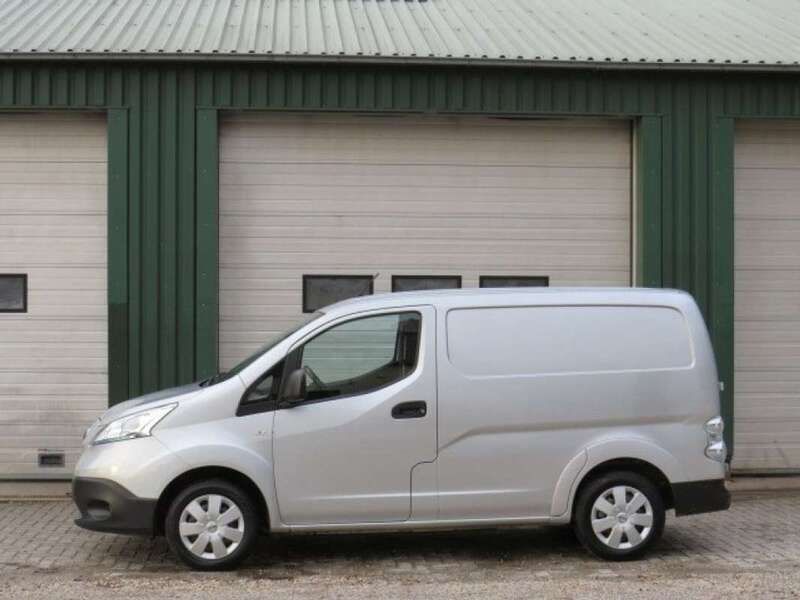 Grau Gebraucht 2016 Nissan e-NV200 Van | € 10.830 - Bild 1/4