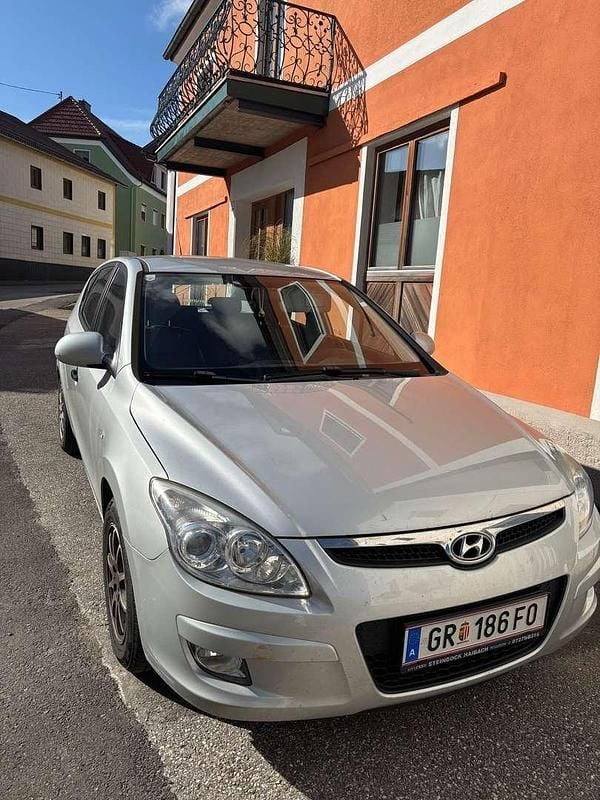 Gebraucht Hyundai i30 105 PS (77 kW) 2008 Silber Kleinwagen