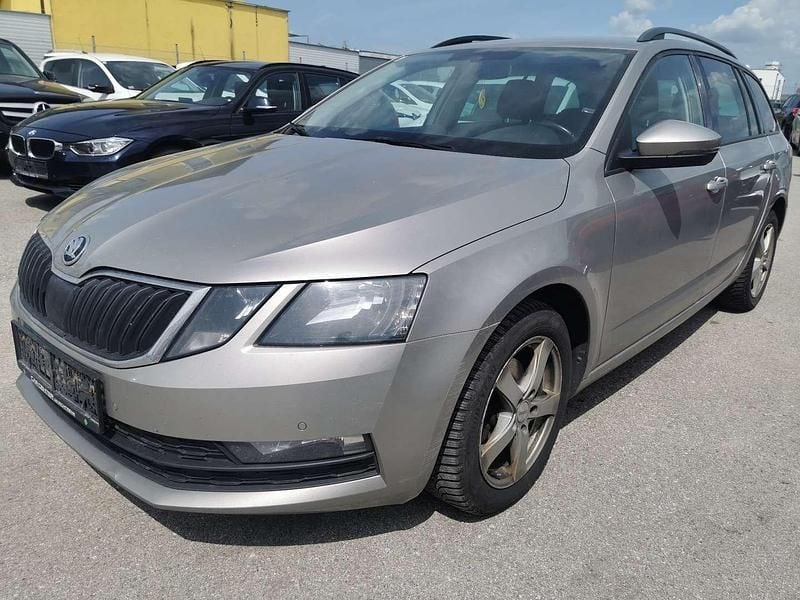 Beige Gebraucht 2017 Skoda Octavia Ambition Kombi | € 5.990 (Fairer Preis) - Bild 1/4