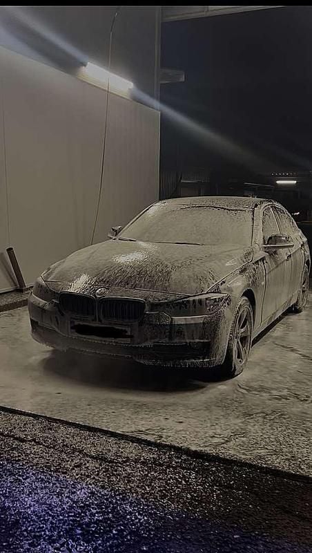 Gebraucht BMW 318 Luxury Line 143 PS (105 kW) 2014 Schwarz Limousine