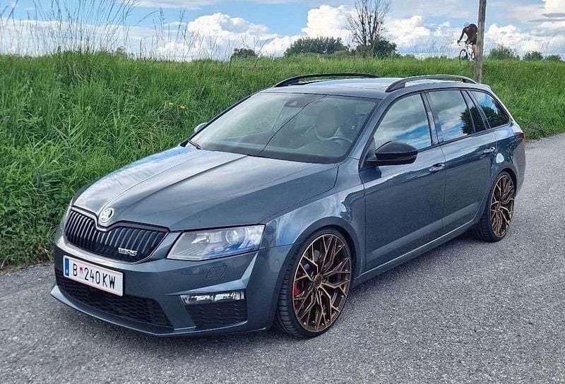 Grau Gebraucht 2015 Skoda Octavia RS Kombi | € 13.500 (Fairer Preis) - Bild 1/4