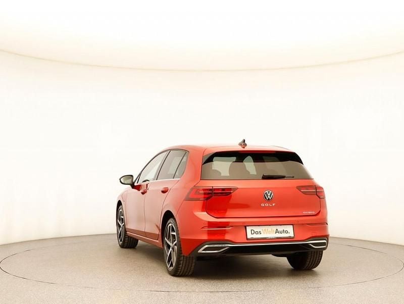 Gebraucht VW Golf VIII Style 150 PS (110 kW) 2022 Rot Limousine