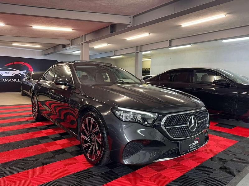 Grau Gebraucht 2024 Mercedes E220 Avantgarde Limousine | € 54.990 (Guter Preis) - Bild 1/4