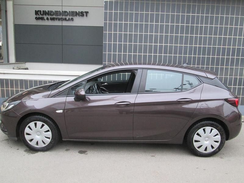 Gebraucht Opel Astra Edition 125 PS (91 kW) 2017 Braun Kombi